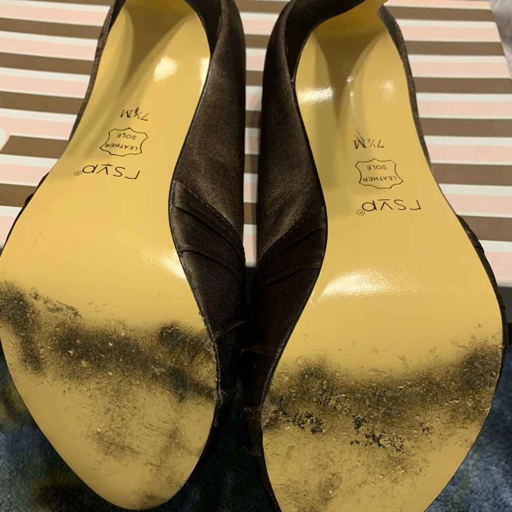 Shoes - Picture 3 of 4